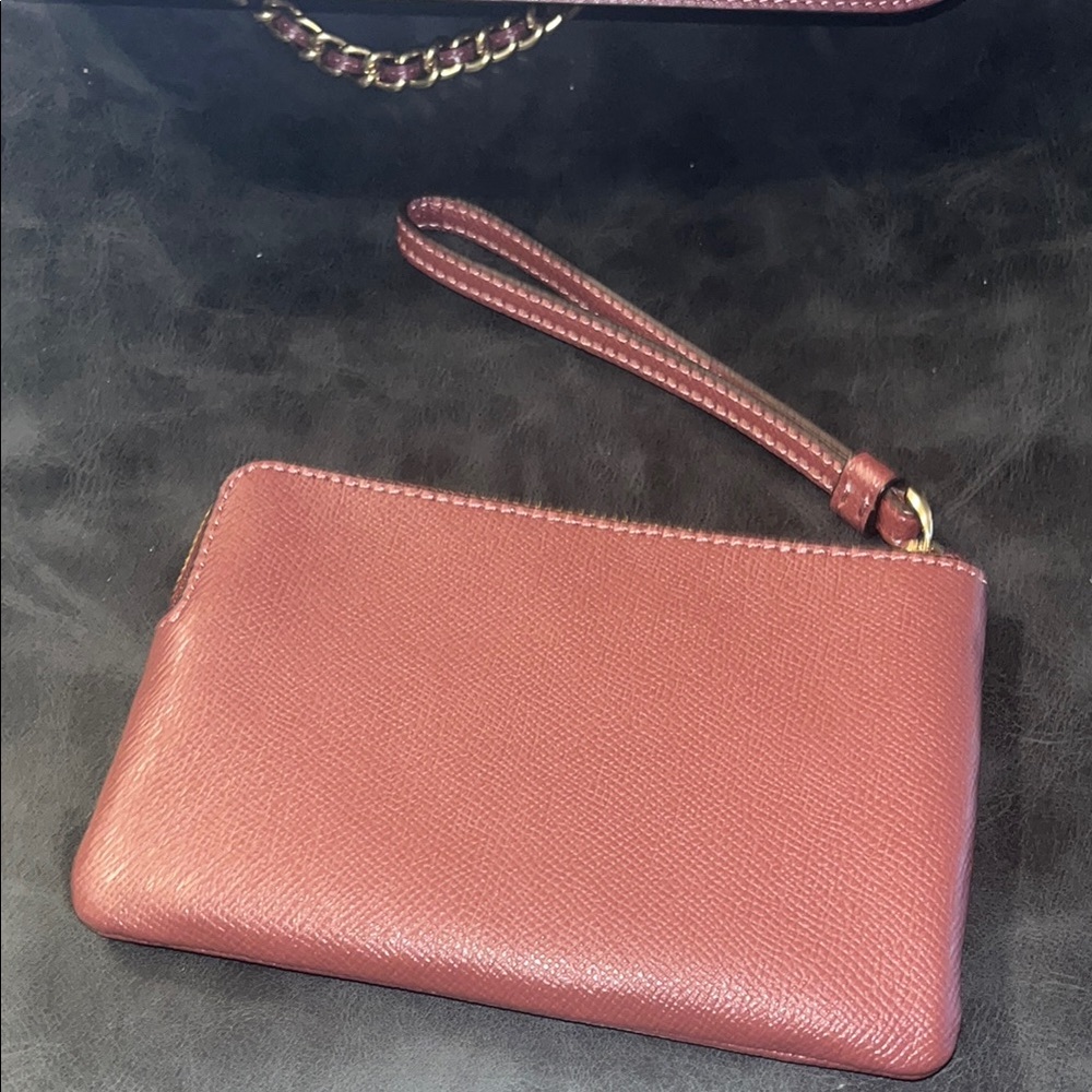 Coach Madison shoulder nah Elegant Burgundy Shoulder Bag with Gold Accents - Picture 13 of 14